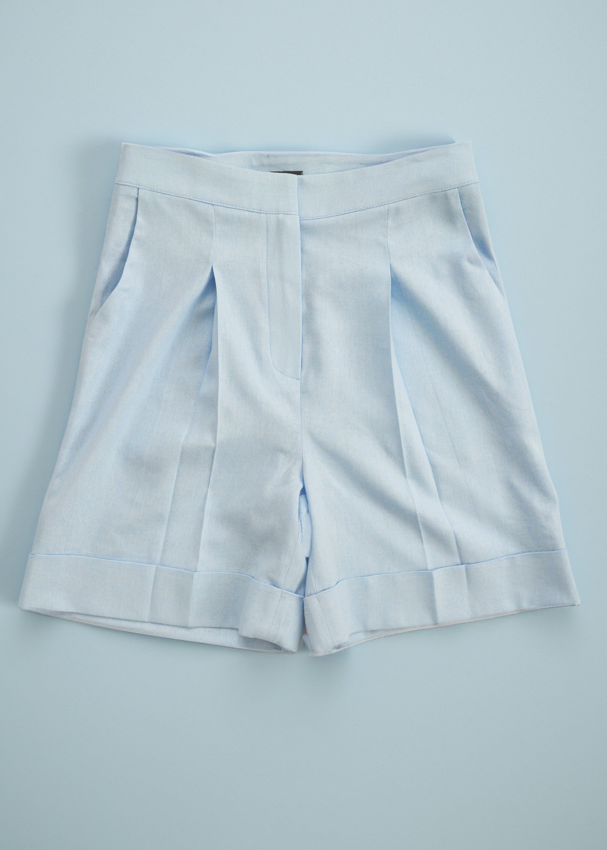 PLEATED LINEN BABY BLUE BERMUDA SHORTS