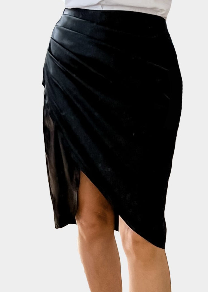 "PASSIONATE TOUCH" SATINATED SKIRT